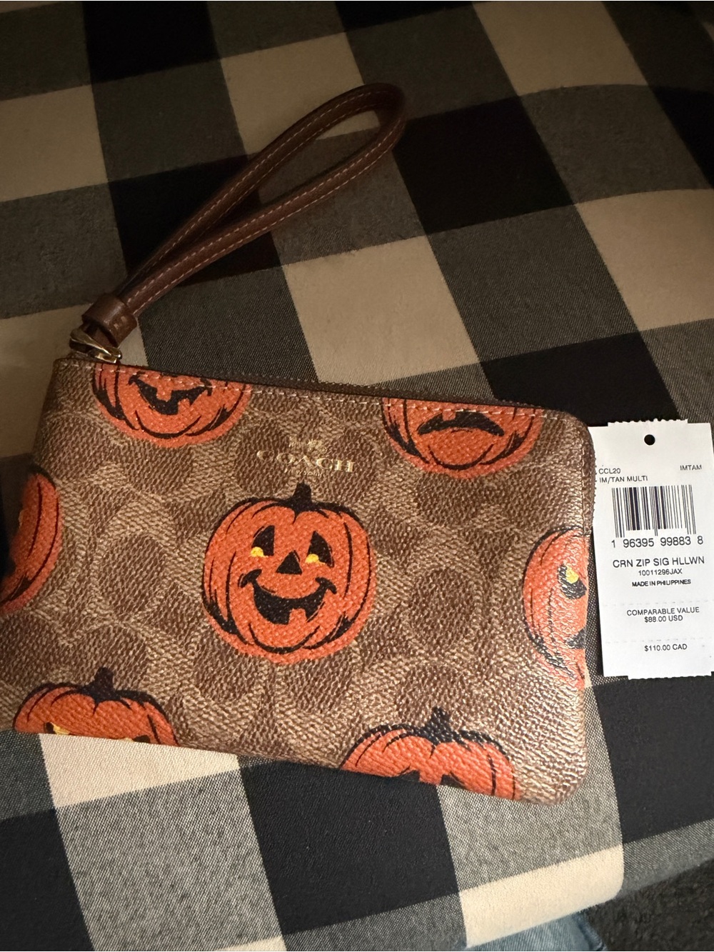 Coach Corner Zip Wristlet In Signature Canvas With Halloween Print Pumpkin NWT
